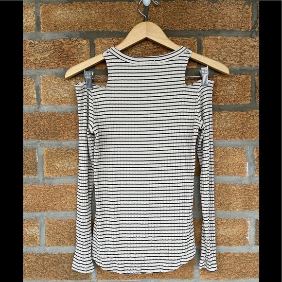 LNA cold shoulder top small - Picture 3 of 5